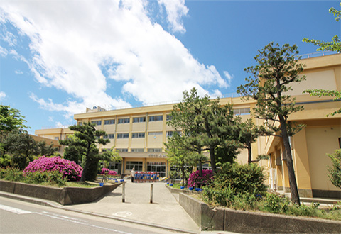 上山小学校
